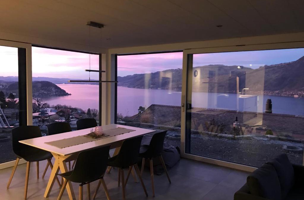 Krattigen Apartment | Moderne Unterkunft mit Panoramablick auf Thunersee