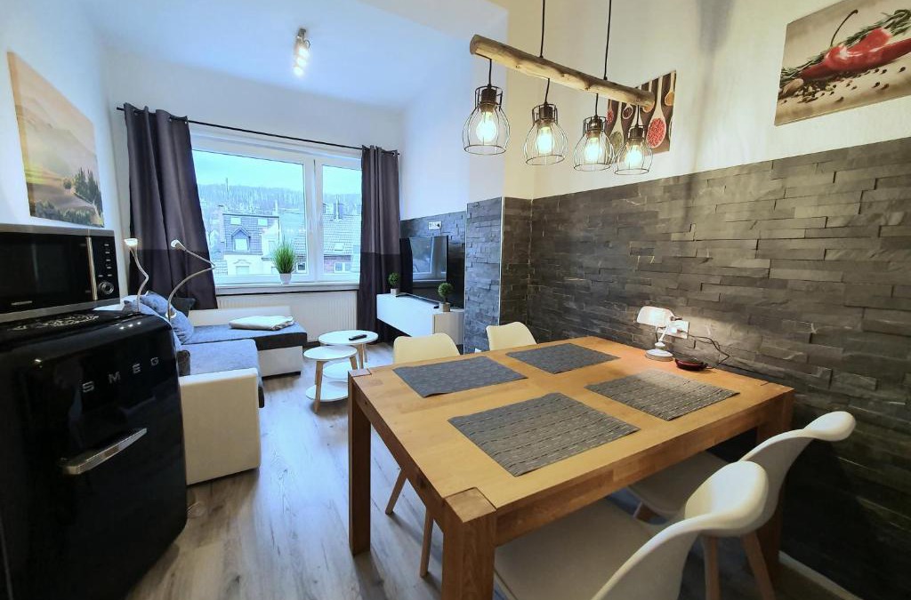 Alt-Wetter Apartment | Moderne Wohlfühloase zentral in Seenähe - Pillow menu, 2 Stk 55" Smart TVs, NETFLIX, DisneyPlus uvm