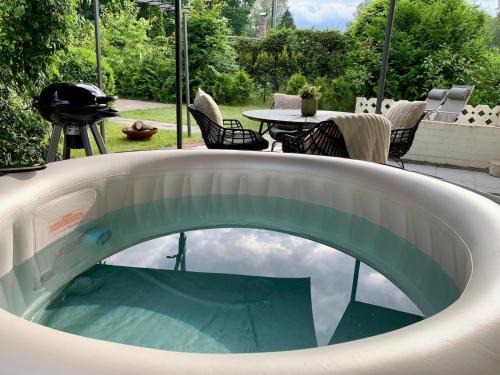 Matzlow-Garwitz House | Modernes Waldhaus am Wasser I Whirlpool I Kamin I Feuerschale