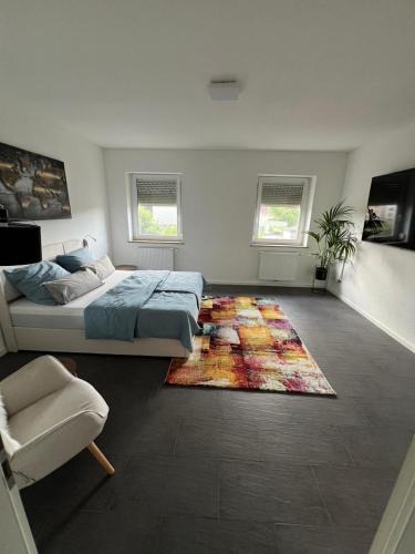 Villingen-Schwenningen House | Modernes Zimmer am Campus 1 mit Gemeinschaftsbad