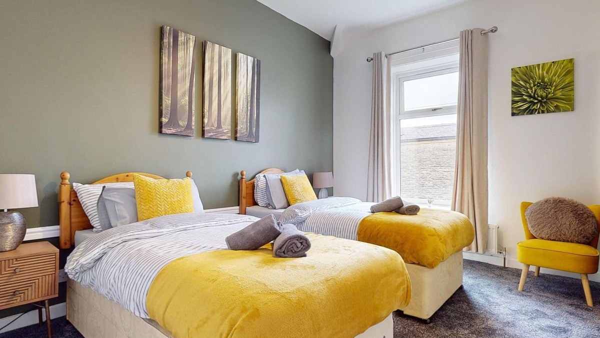 Blackburn House | Modernised 3-bedroom Blackburn townhouse sleeps 6