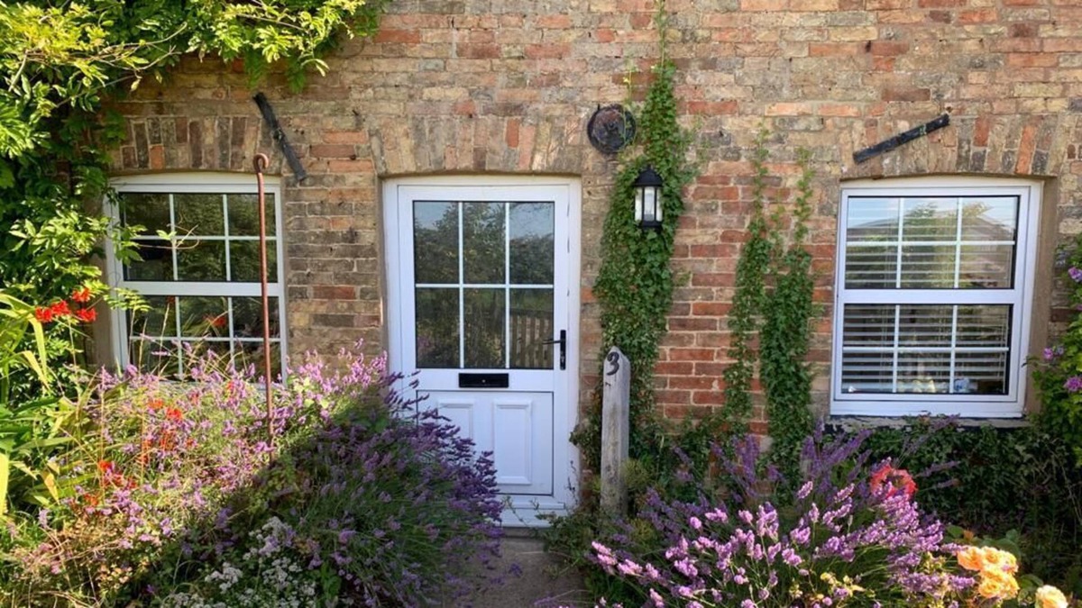Coveney House | Modernised and Extended Idyllic Country Cottage