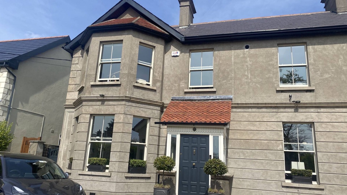 Greystones House | Modernised Coastal Victorian - close to Village, Beach, Mountains & Dublin City