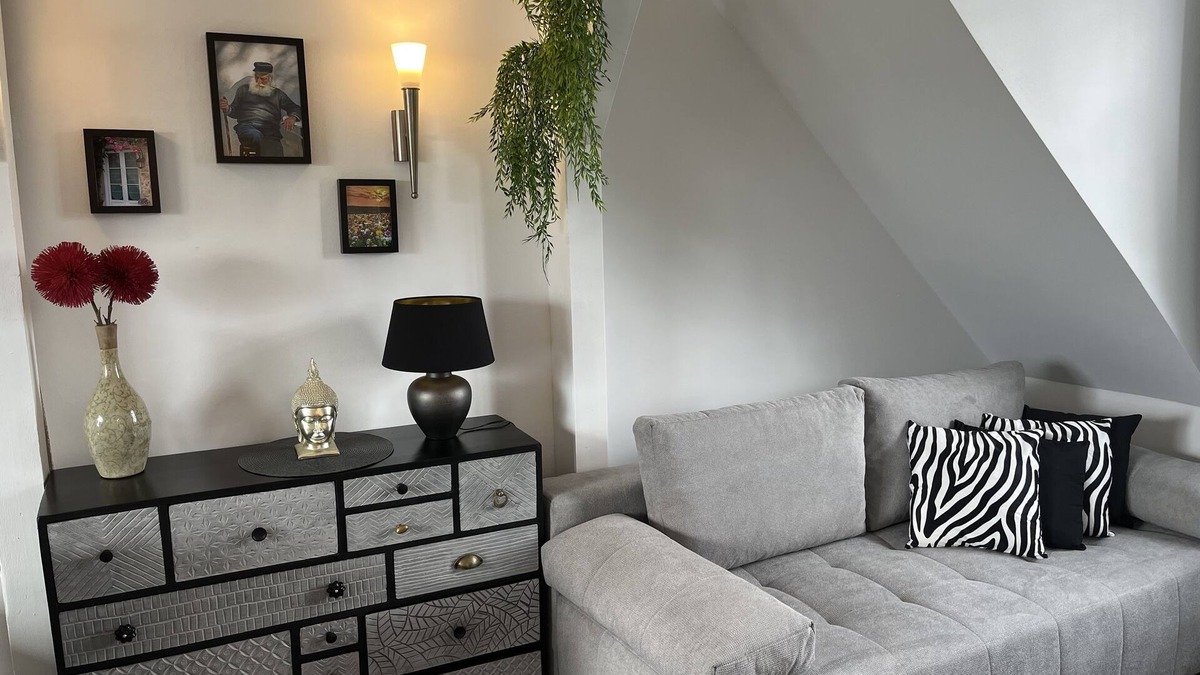 Langenfeld Apartment | Modernisierte, Gemütliche Dg-wohnung in Langenfeld