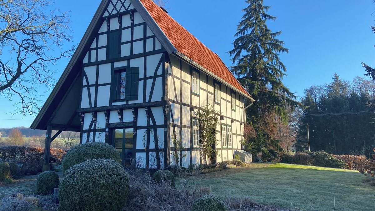 Bissendorf House | Modernity meets tradition in a green setting
