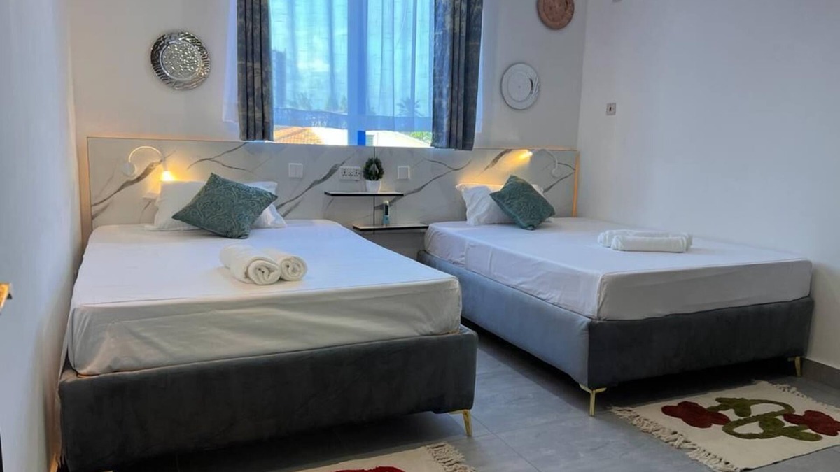 Manyimbo Apartment | Modernly furnished Cosy 3bedroom apartment swimming pool AC , Nyali