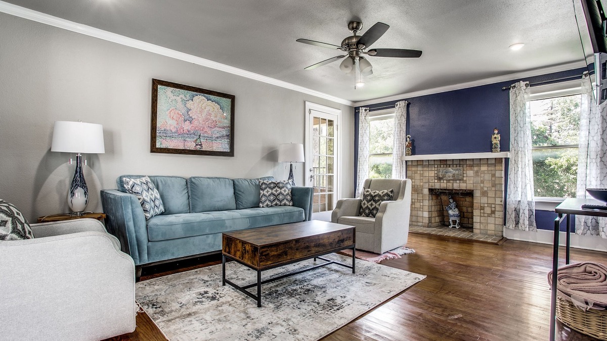 Uptown Apartment | Modernly renovated 2B apartment with impressionist art theme
