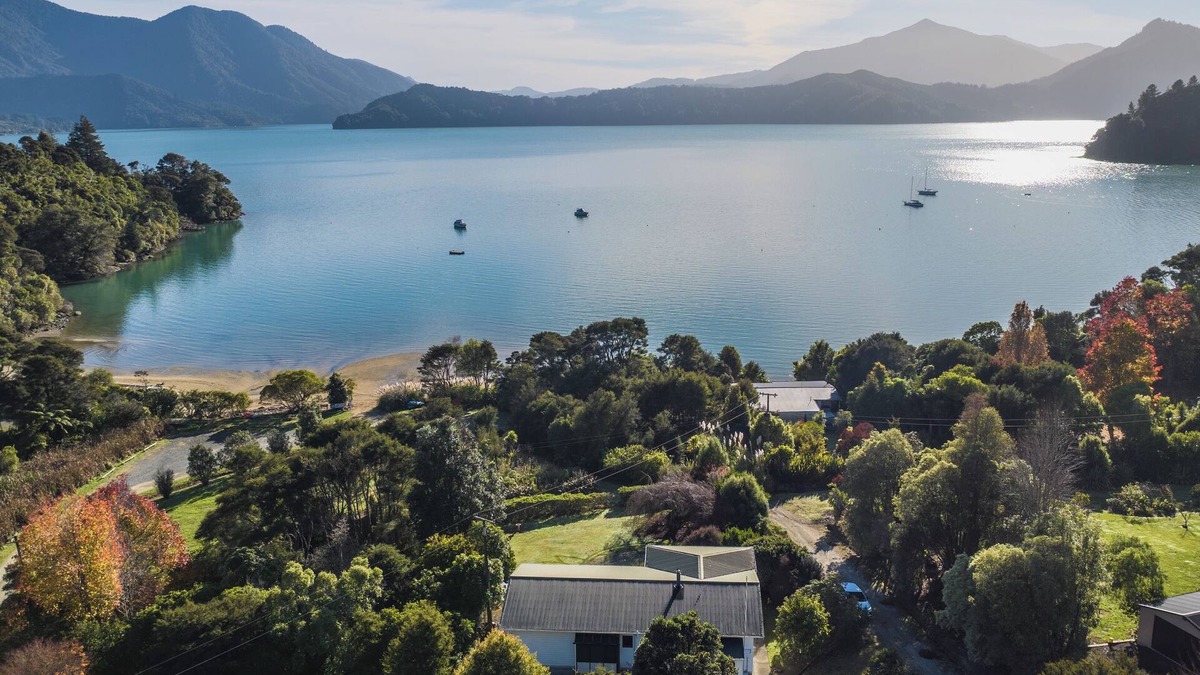 Moetapu Bay House | Moetapu Magic - Marlborough Sounds Holiday Home