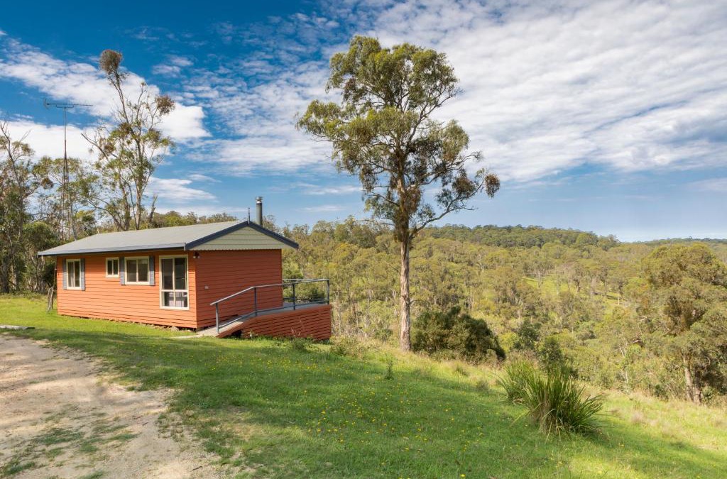 Ebor House | Moffat Falls Cottage overlooking waterfalls and mountains