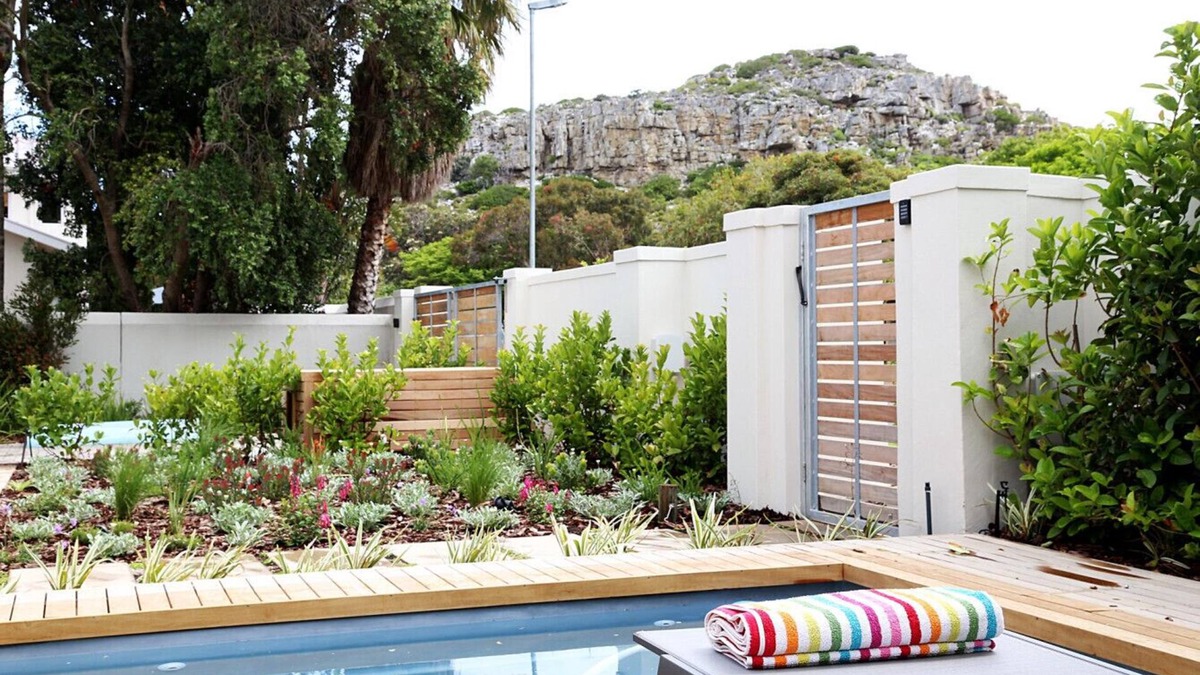 Eastcliff House | Moffat Street Gem | Near Town Centre | Pool | Pets
