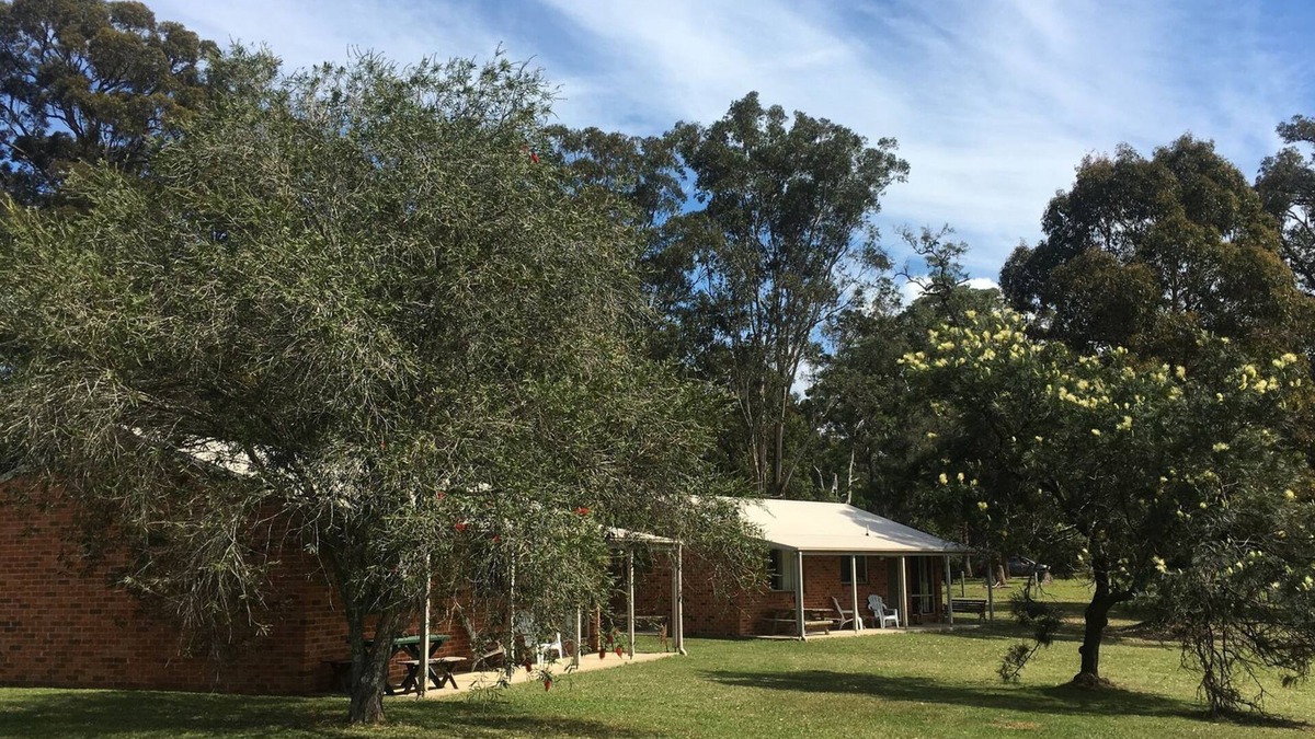 Batemans Bay Cottage | Mogendoura Farm 3 COTTAGES MAX 12 ADULTS but 18 people including children