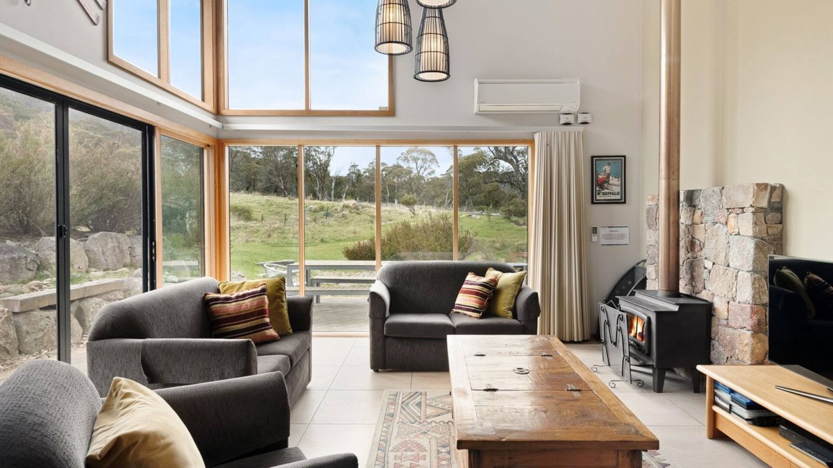 Lake Crackenback Ski Chalet | Mogul Rock at Crackenback