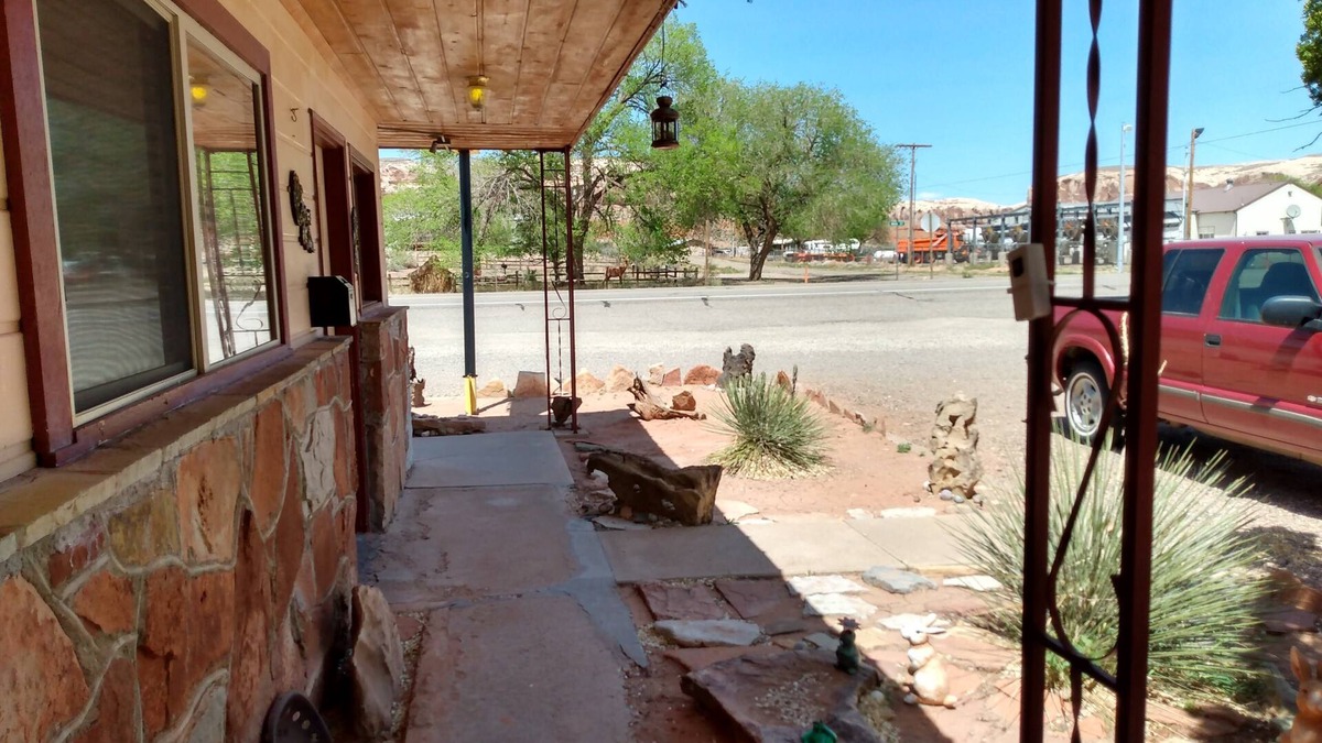 Bluff Hotel | Mokee Motel