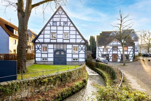 Bachviertel Apartment | MOLA Apartments-Historische Ferienwohnung im Bachviertel Herdecke Zentrum für 3 Personen-Gratis Parkplatz-Highspeed WLAN-auch für Langzeit geeignet