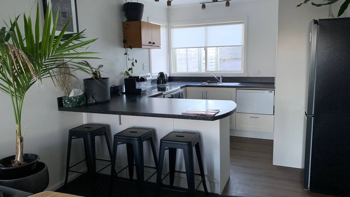 New Plymouth Cottage | Molesworth Cottage - nCentral location & close to beach