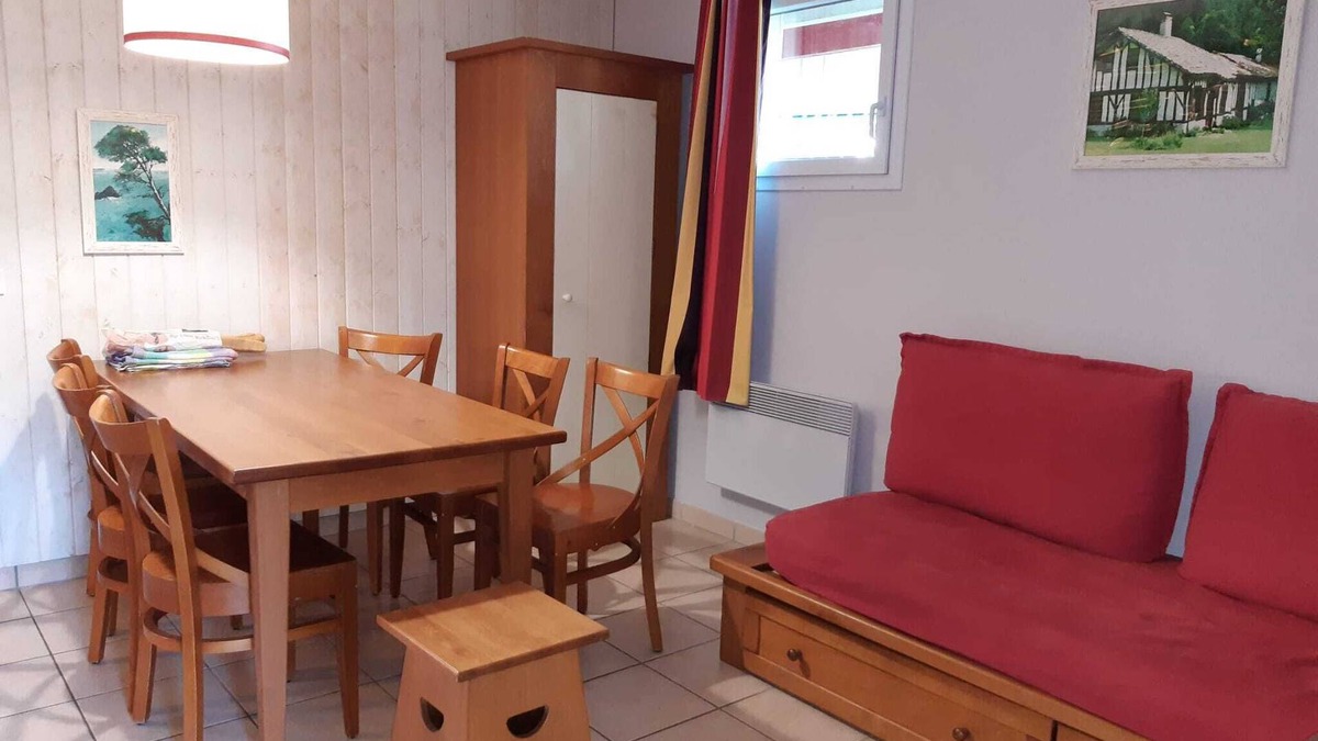 Moliets-et-Maa Apartment | Moliets apartment residence with swimming pool sleeps 6 from 300,00€