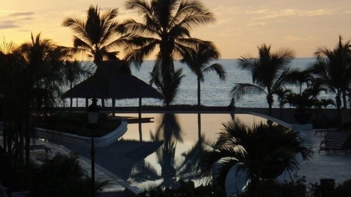 Emiliano Zapata Condo | Molino de Agua BEST in PV, amazing location. best pool! Walk EVERYWHERE