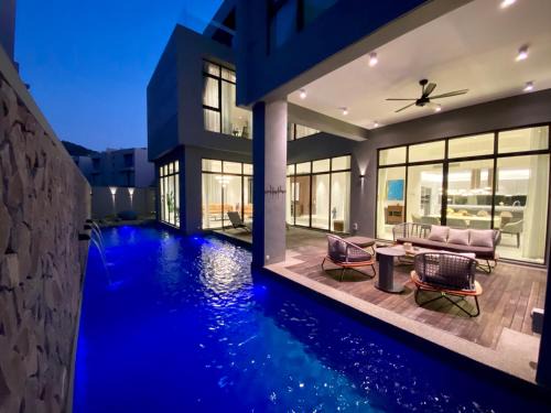Pantai Tengah Villa | Molly Luxury Private Pool Bungalow茉莉的家豪华私人泳池别墅