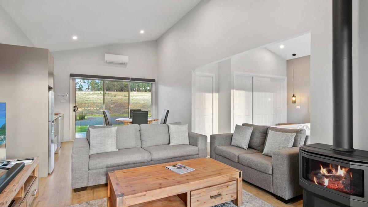 Lovedale Apartment | Molly Morgan Vineyard Villa Chardonnay. A Romantic Getaway for Two