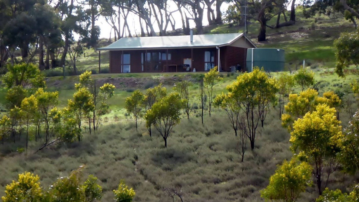 Gillentown Cottage | Molly's Chase, Mollyfies Log cabin B&B
