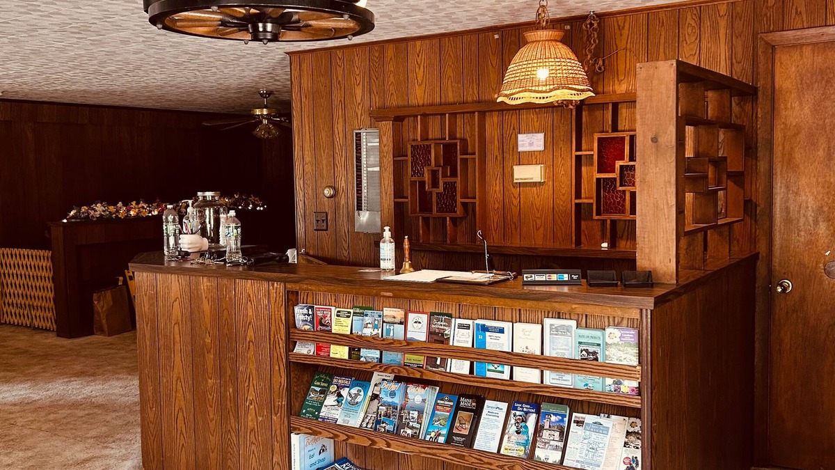 Bryant Pond Hotel | Mollyockett Motel & Swim Spa