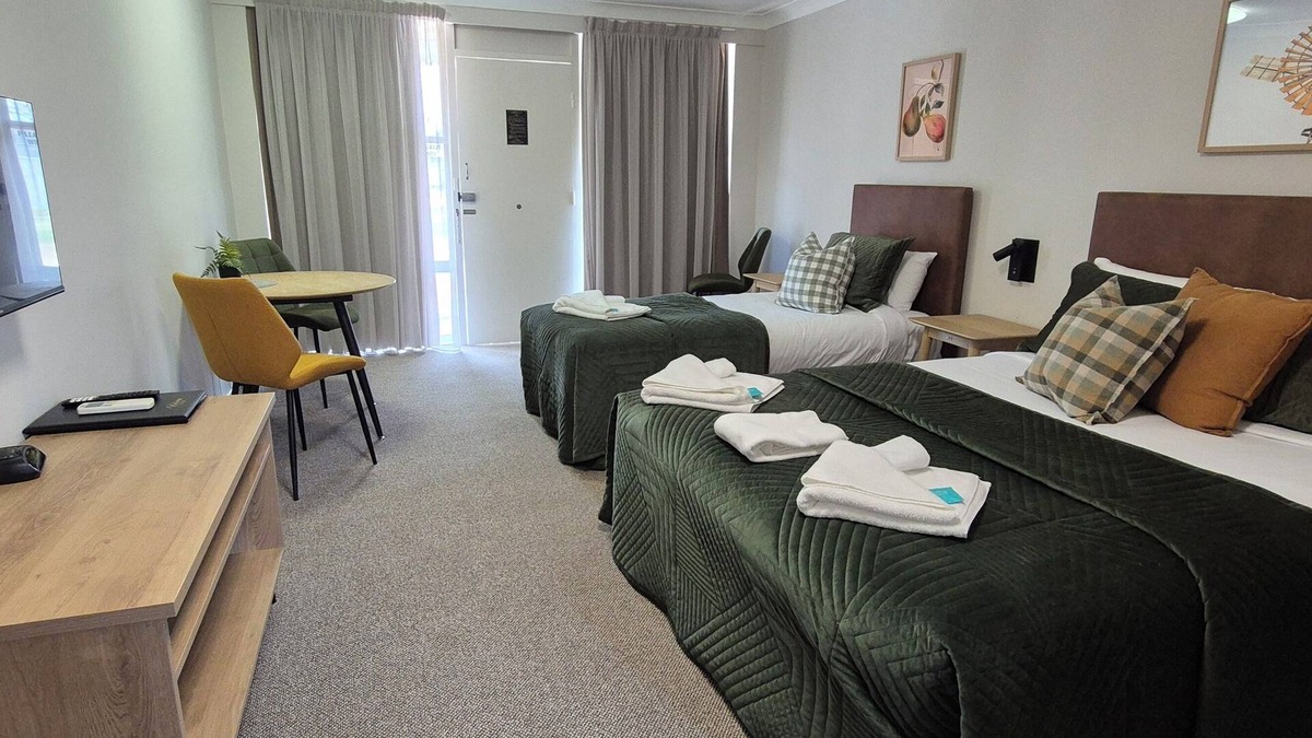 Molong Hotel | Molong Motor Inn