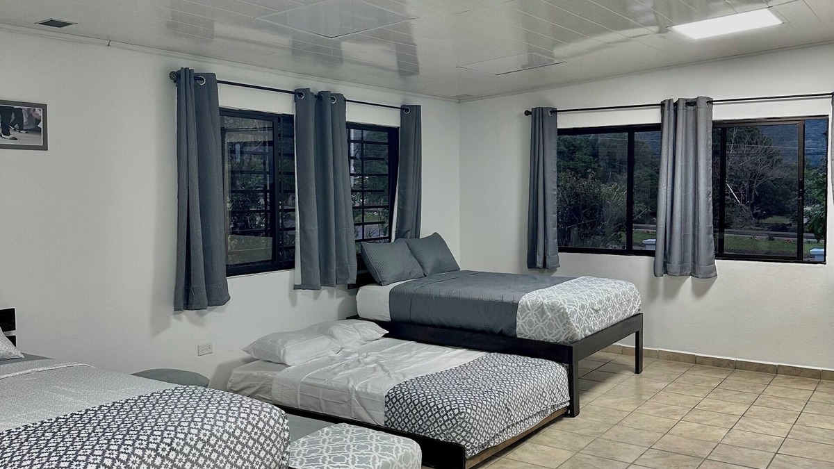 Alto Boquete Apartment | MOMA Guest House Alto Boquete - Family Room