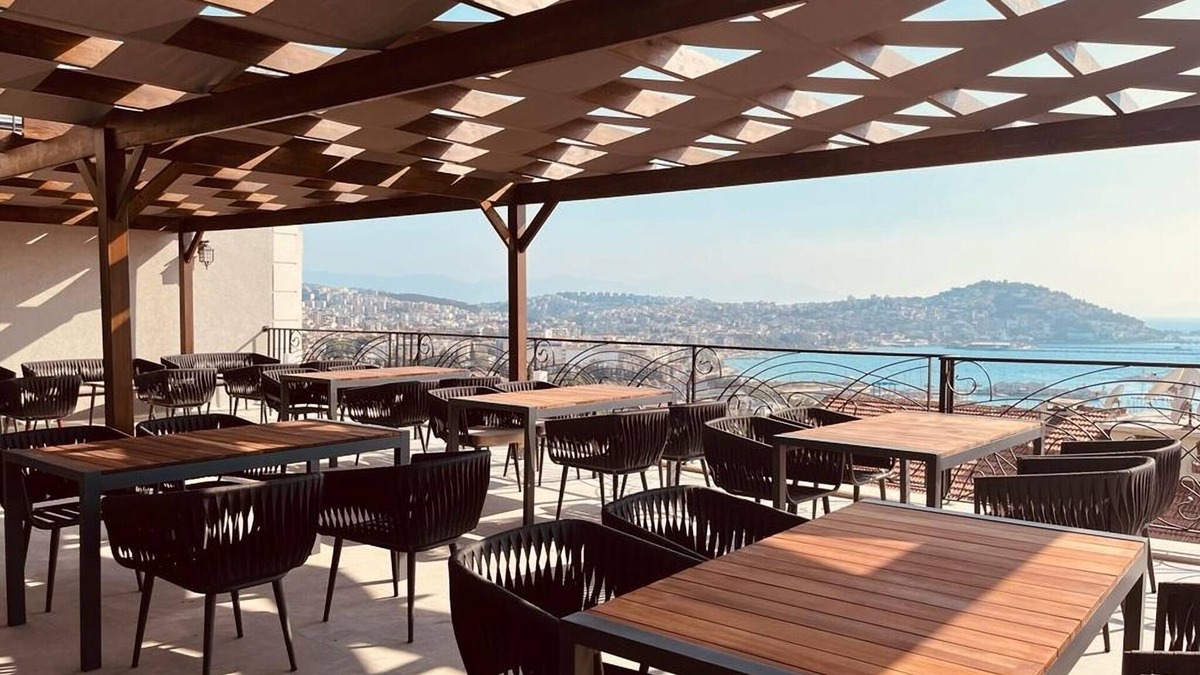 Kusadasi City Centre Bed & Breakfast | Monalisa