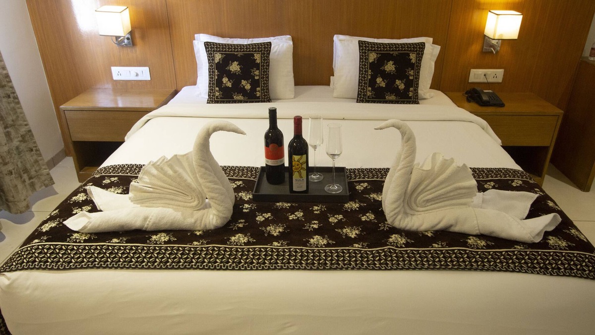 Rajgurunagar Hotel | Monarch Express