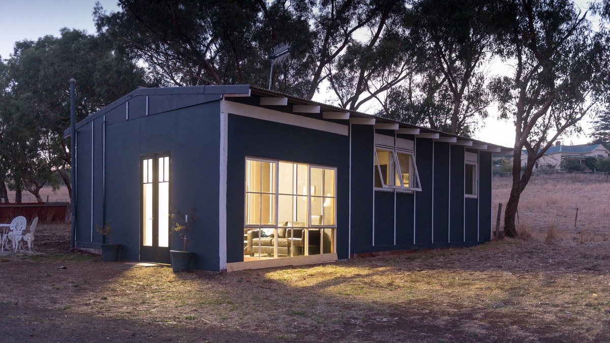 Coragulac Cottage | Monash Cottage - Pet Friendly Accommodation