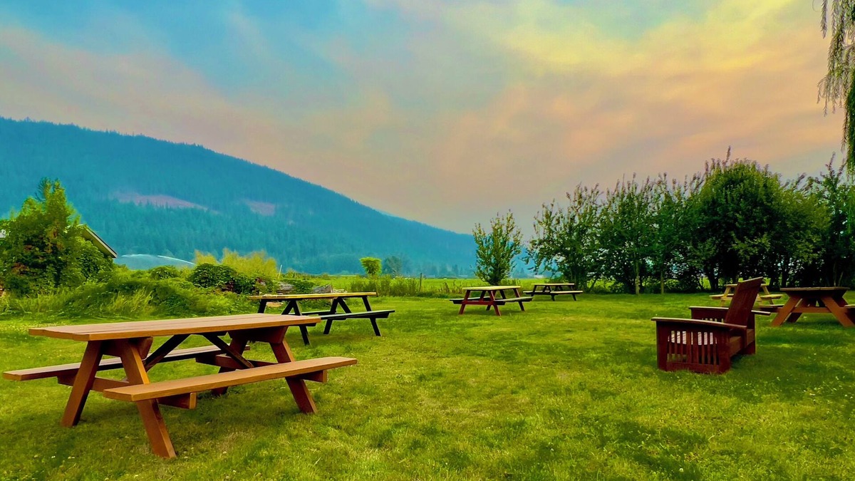Sicamous Hotel | Monashee Motel
