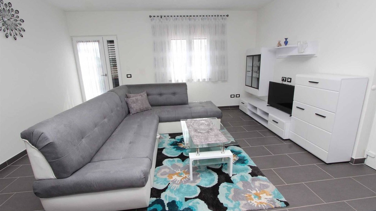 Borik Apartment | MONDELACO Three-Bedroom Apartment