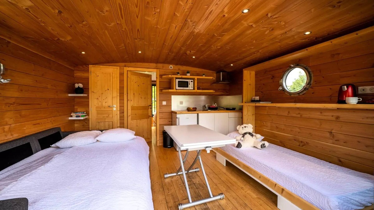 Chamberet Villa | Monedières Village * - Hue cabanee at anchor/accommodation on a boat 5 people