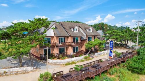 Mongdae House | mongsanpo cueogpensyeon
