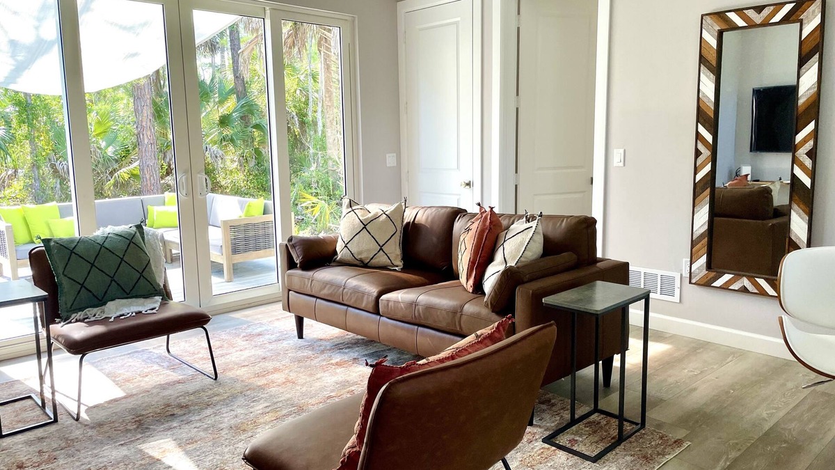 Rural Estates Cottage | Moninanu - Modern Wooded Cottage in North Naples