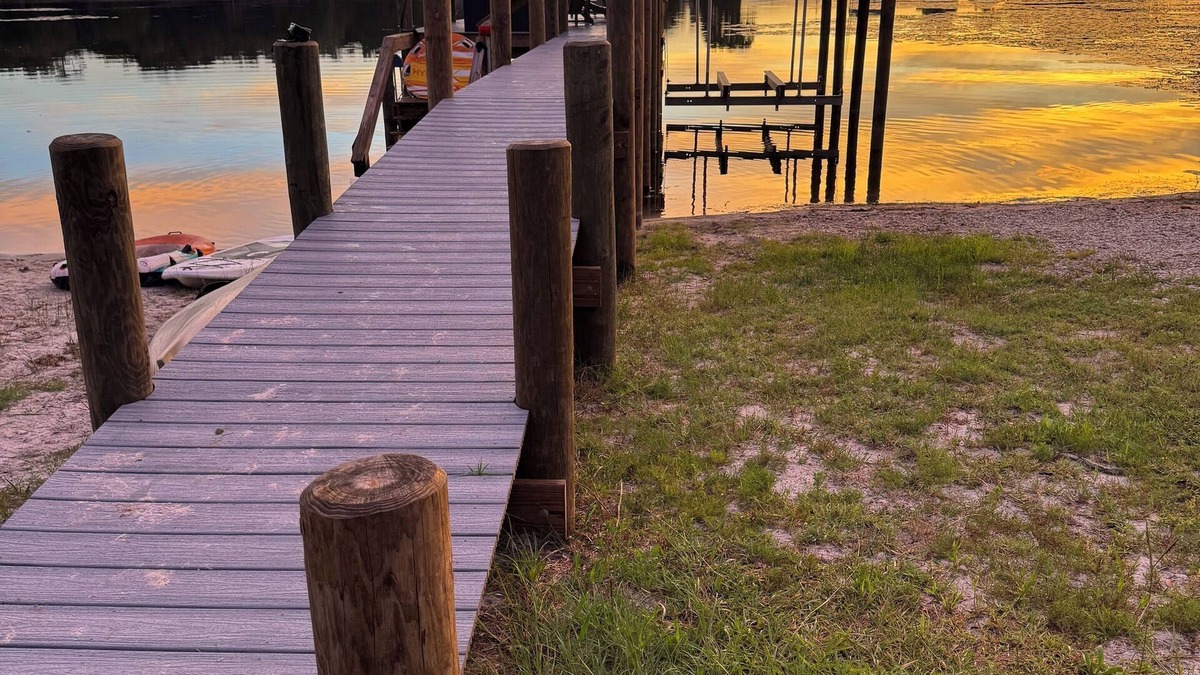Edgar House | Monkey Business – Private Lake, Dock, Stunning Views, Close to Gainesville UF