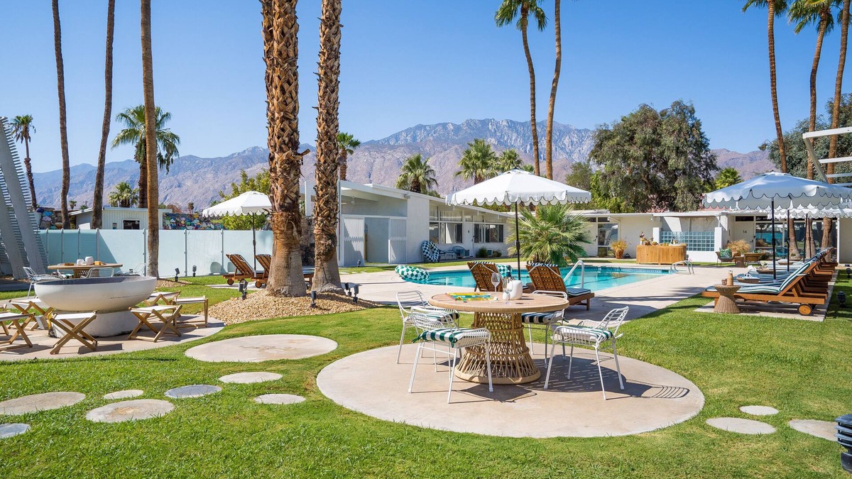 Desert Park Estates Hotel | Monkey Tree Hotel 1 by AvantStay | Stylish Hotel in Palm Springs w/Pool!