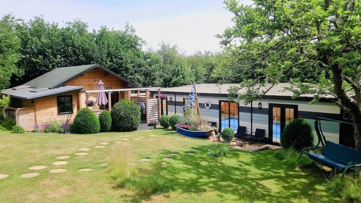 Ryde Cabin | 'Monktonmead Lodge' with private indoor pool. Secluded location, near to Ryde.