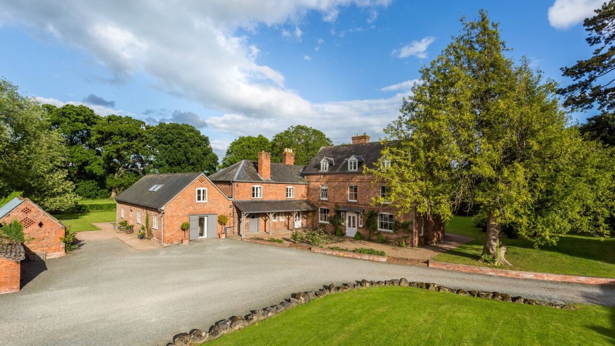 Monnington-on-Wye House | Monnington House & Cottages 12 bedrooms 12 bathrooms Great for groups