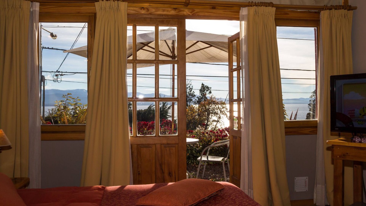 San Carlos de Bariloche Apartment | MONOAMBIENTE WITH VIEW TO THE LAKE AND MOUNTAINS