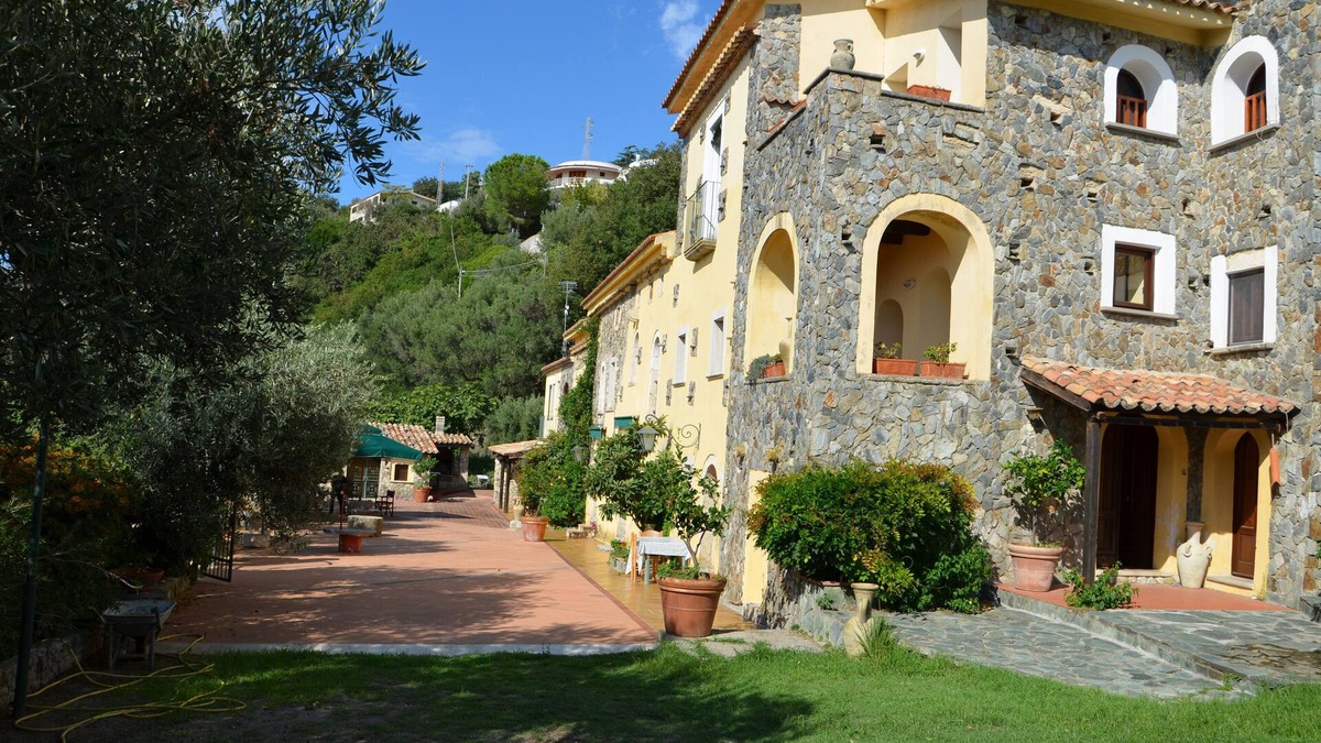 Falconara Albanese Apartment | MONOLOCALI AT 200 mt FROM THE SEA IN A CASALE OF THE '700