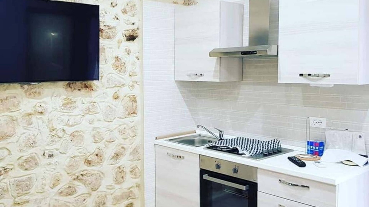 Fondi House | Monolocale Indipendente Nuovo Arredato nel Centro Storico di Fondi