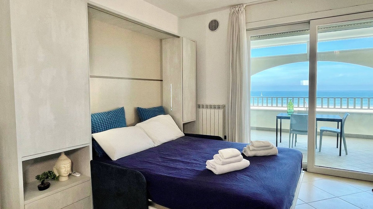 Miramare Apartment | Monolocale con garage fronte mare -La Dolce Vita