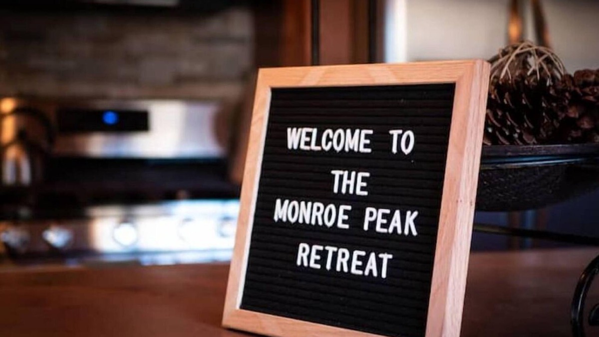 Monroe Cabin | Monroe Peak Retreat ~ Comfortable Mountain Cabin with a view of Monroe Peak