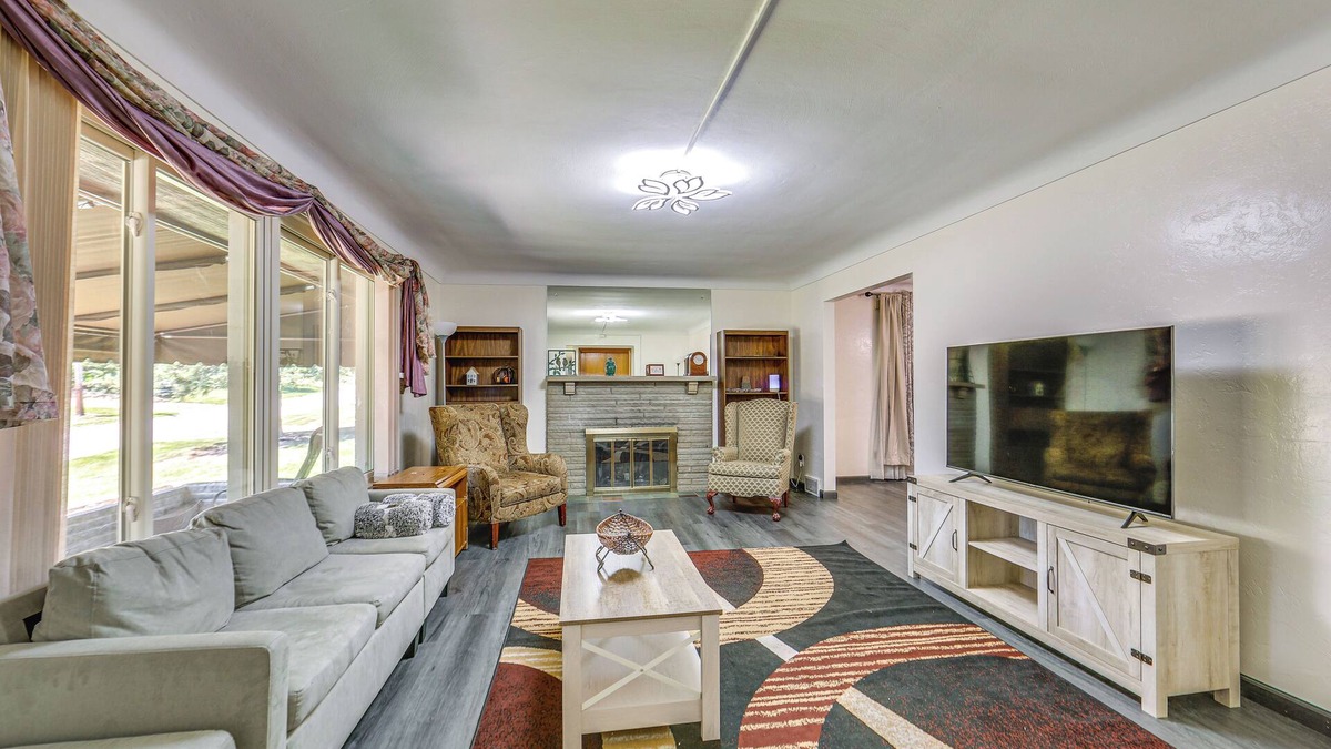 Monroeville House | Monroeville Vacation Rental ~ 3 Mi to Boyce Park!
