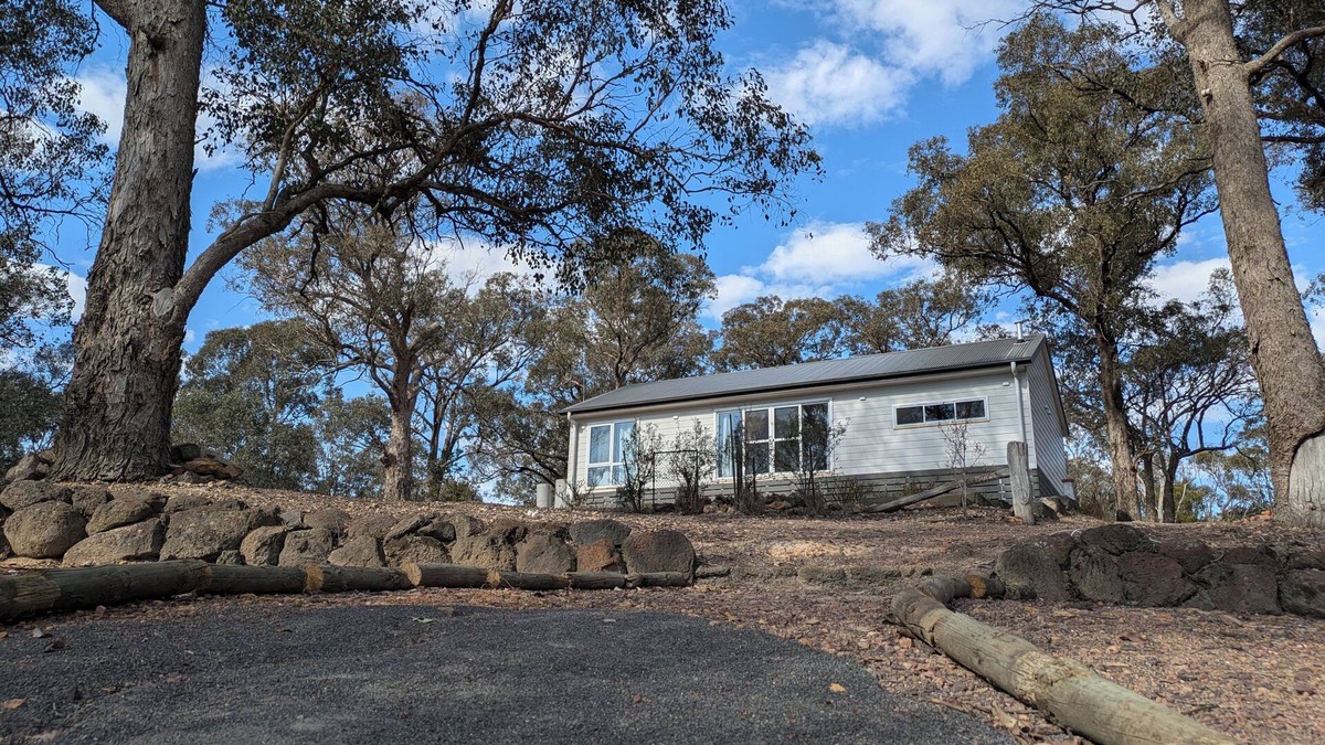 Wattle Glen Cottage | Mont Biel is a renovated cottage sit in a tranquil spot where you can relax.