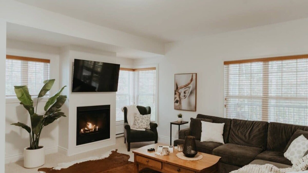 Saint-Faustin-Lac-Carre Condo | Mont-Blanc summer in/out: hiking, beach & pool