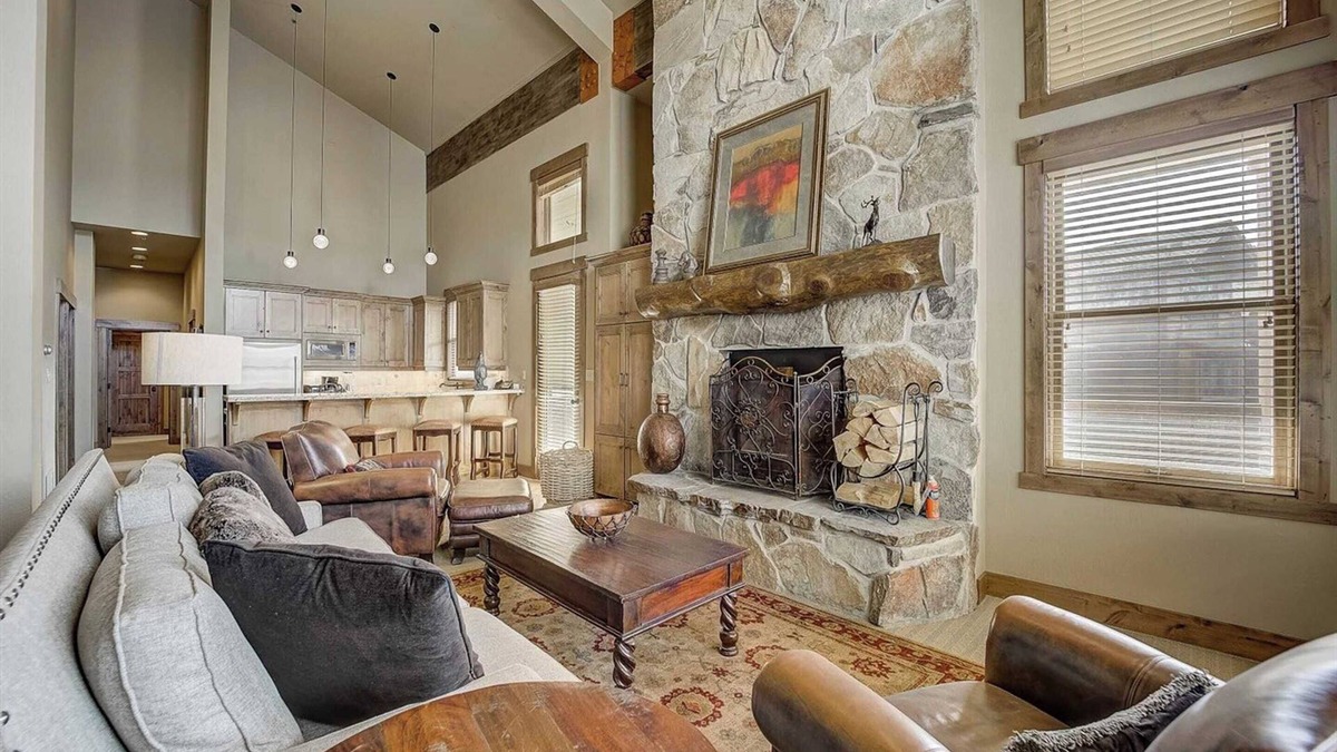 Deer Valley House | Mont Cervin #32 by Avantstay Ski In Ski Out Home in Silver Lake Village w/Hot Tub