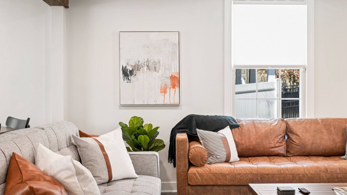 Belmont House | Mont G | 30 + Day Rental | Walk Downtown