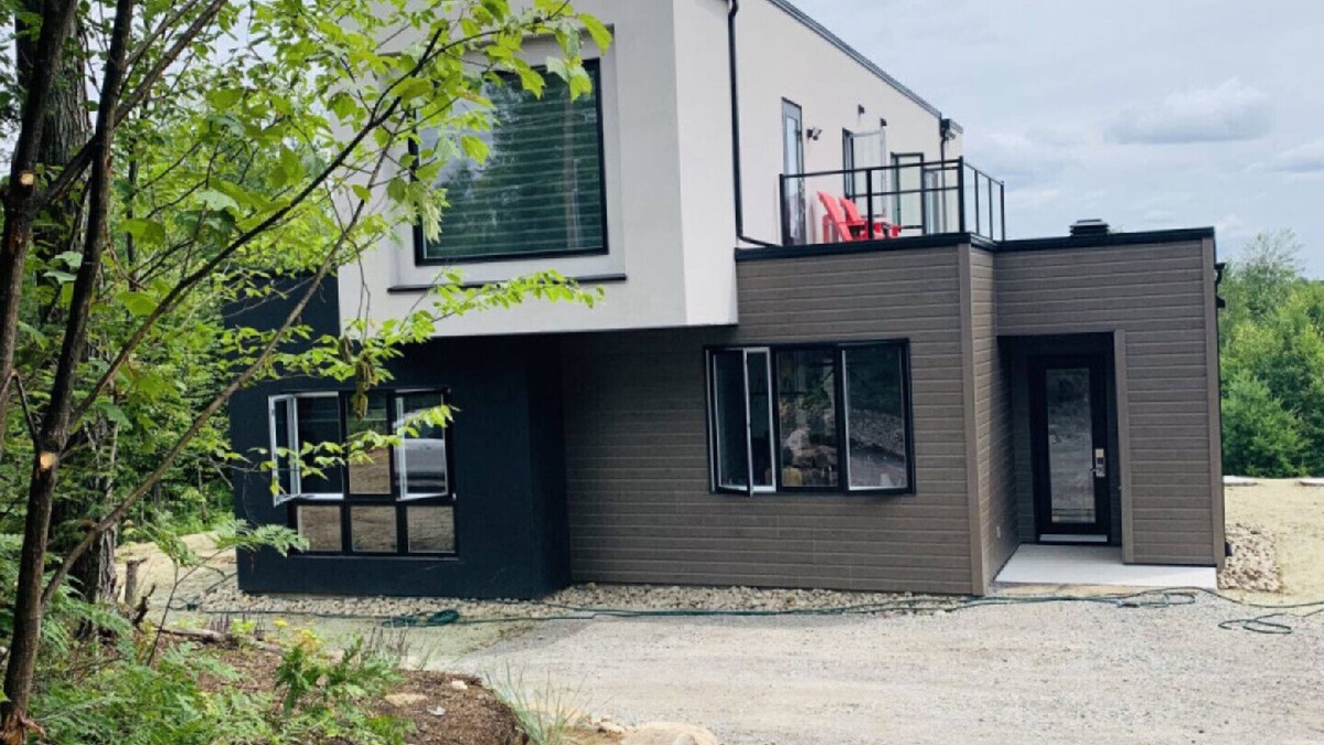 La Conception House | Mont Tremblant -Newly Built Home. SKI ,HIKE, EXPLORE NATURE Private Hot Tub!